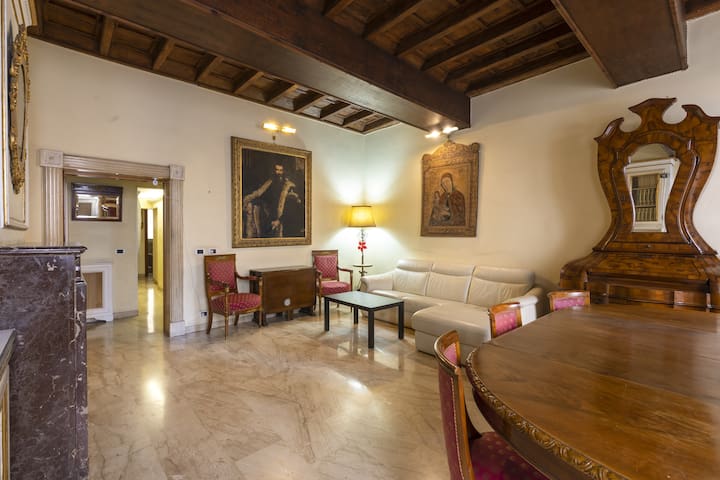 Exclusive historical apartment gallery image 2