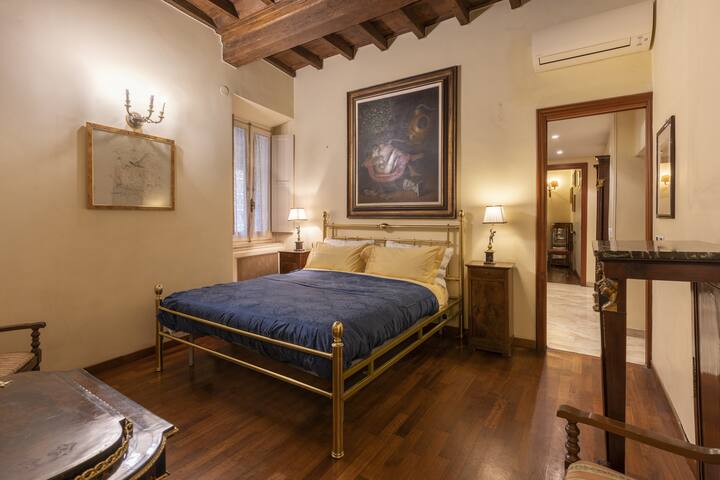 Exclusive historical apartment gallery image 4