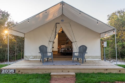 Top Airbnb: Unique, one-of-a-kind Glamping- 1 king 2 bunks in Orange Beach