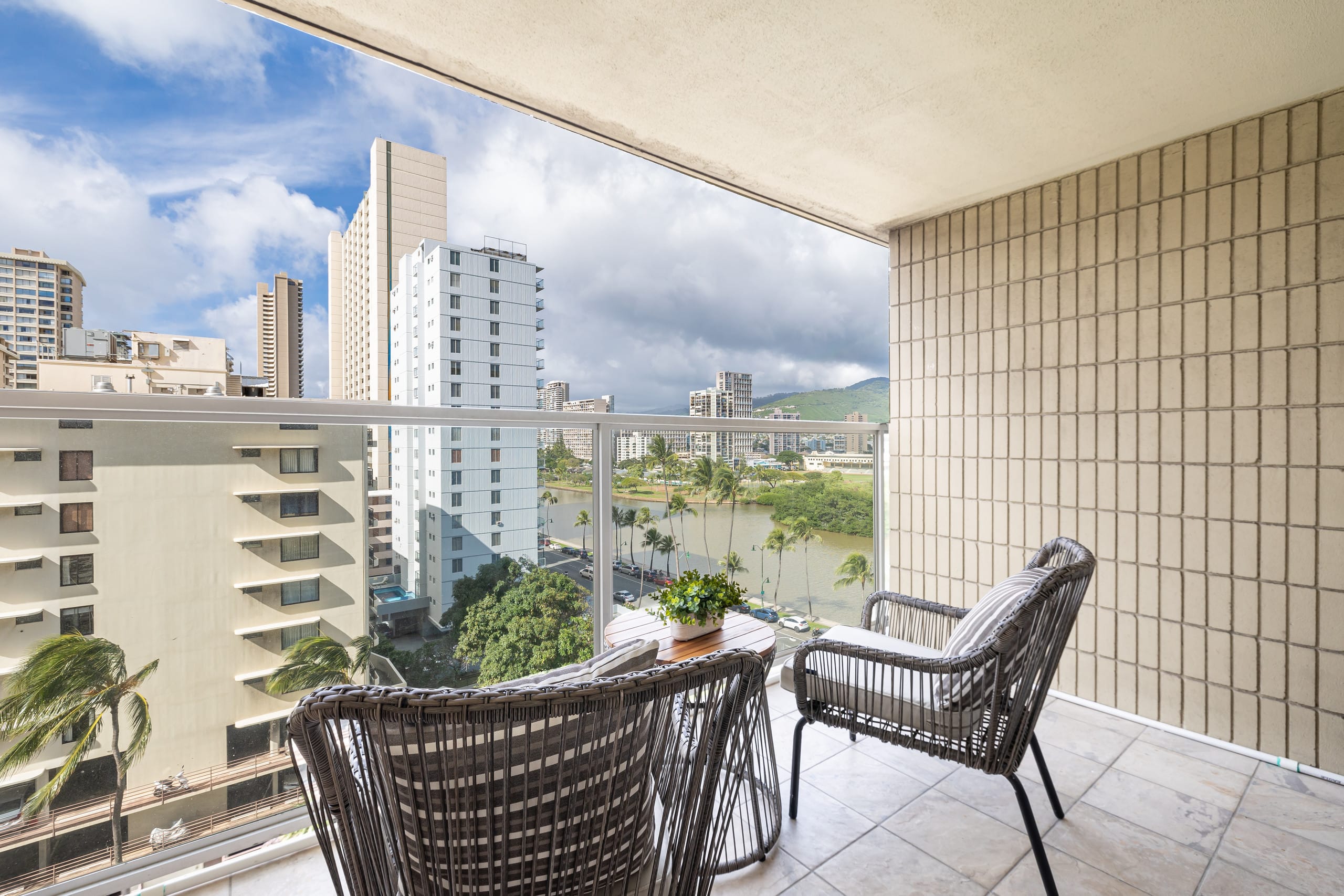Condo in Honolulu · ★4.91 · Studio · 2 beds · 1 private bath - Image 19