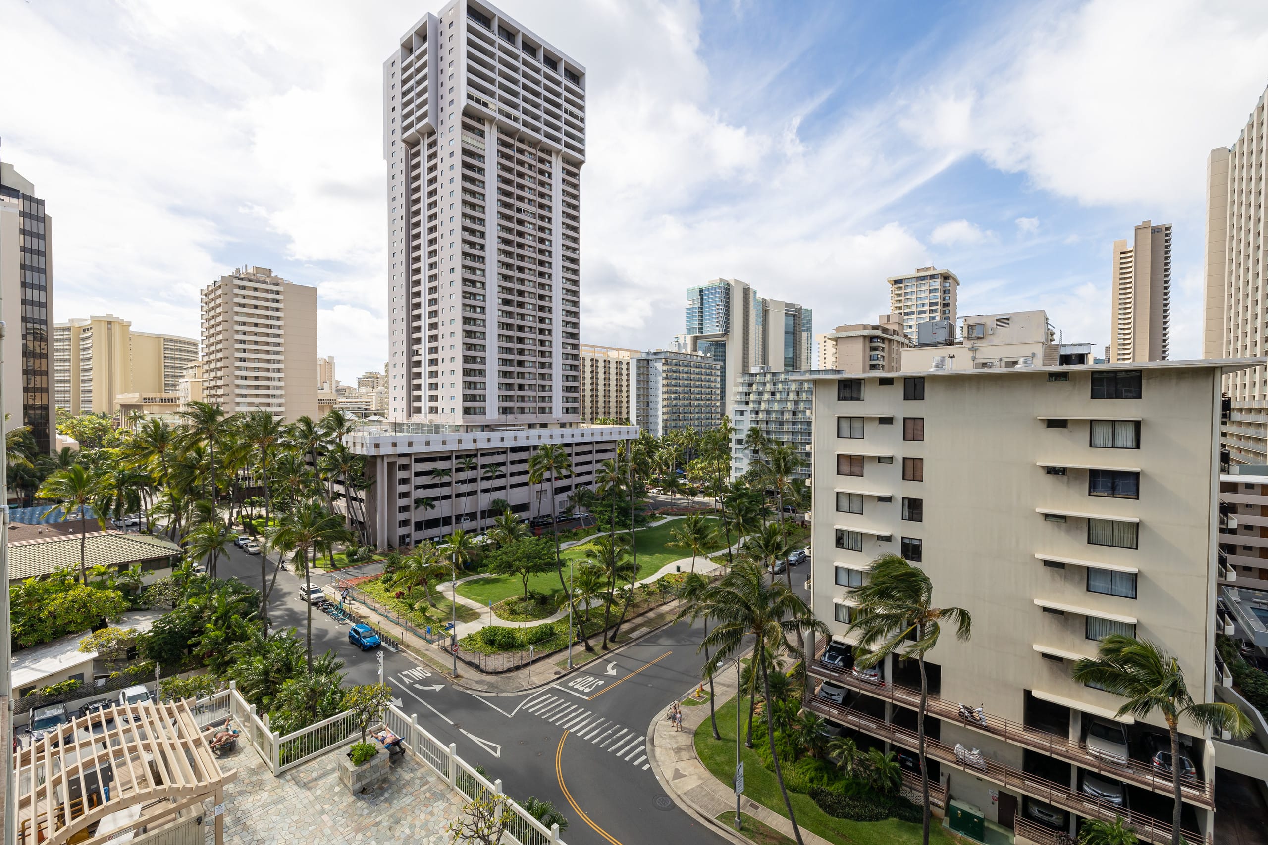 Condo in Honolulu · ★4.91 · Studio · 2 beds · 1 private bath - Image 20