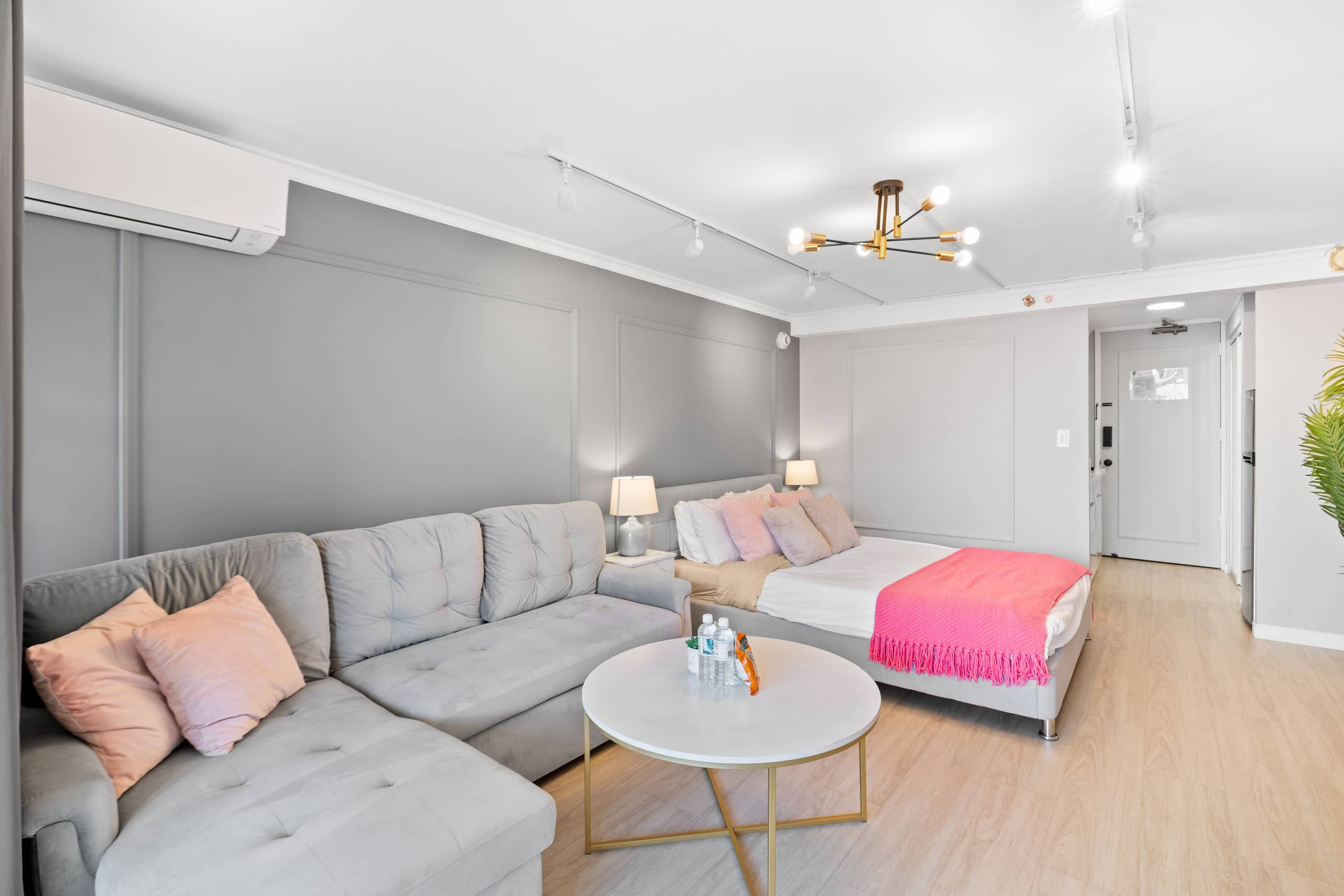 Condo in Honolulu · ★4.91 · Studio · 2 beds · 1 private bath - Image 38