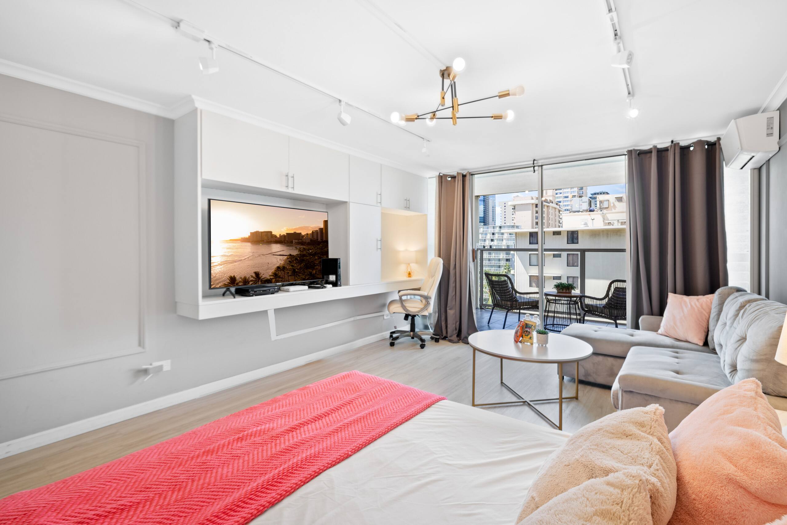 Condo in Honolulu · ★4.91 · Studio · 2 beds · 1 private bath - Image 39