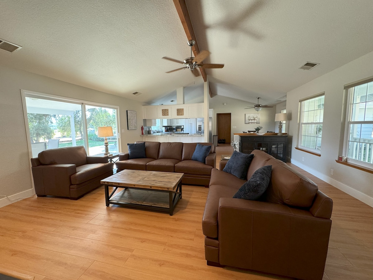 Popular Airbnb listing: Cozy Country Home on 5 acres - 30 min to Sequoia in Visalia / Porterville