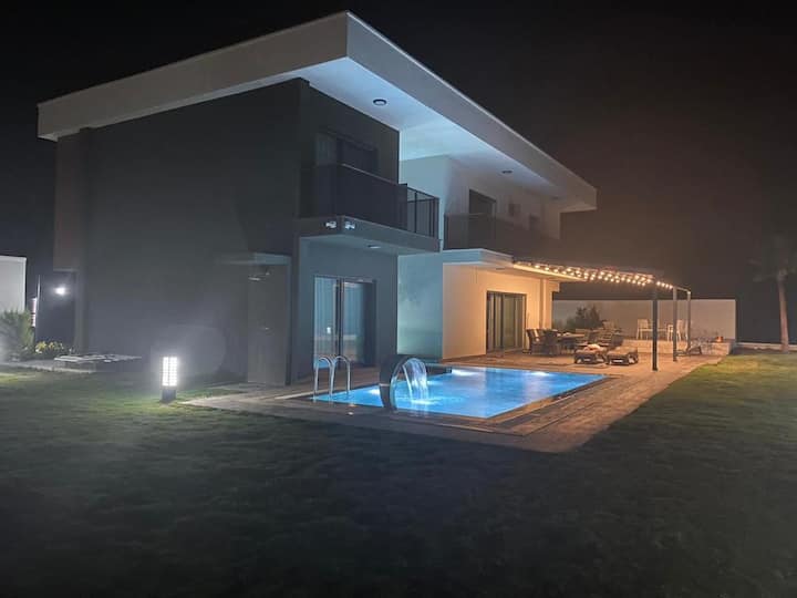 Villa Mucize ; Kuşadası'nda 5+2 Villa - Kuşadası