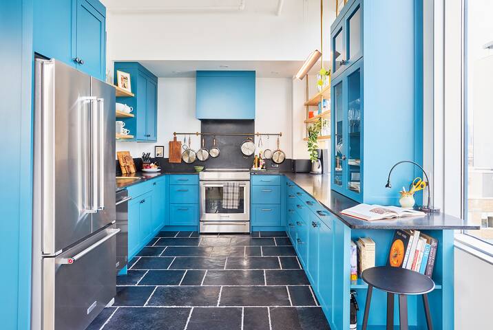 *WOW* Remarkable SkyLoft 2 bdrm gallery image 3