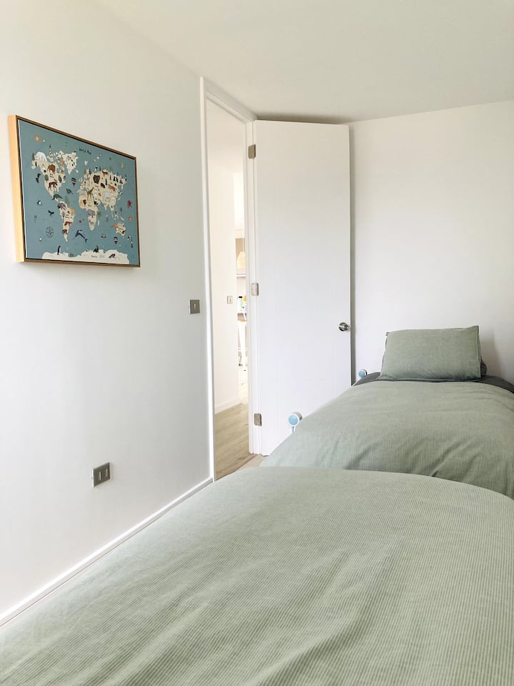 تحتوي القطعة الثالثة على سريرين بلازا.