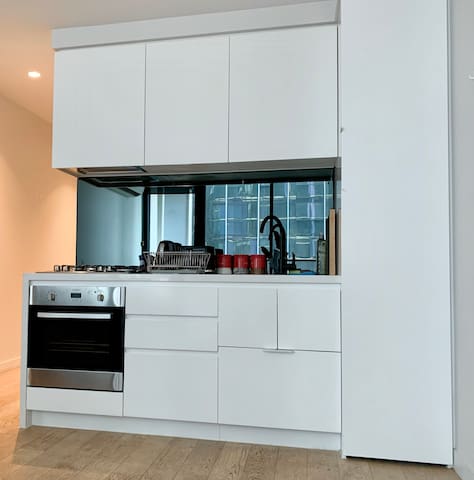 Charming Dual-Unit Retreat on Elizabeth St gallery image 3