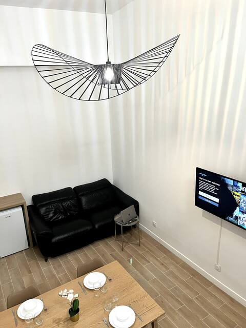 Annonce Airbnb populaire: 736 Pleasant mezzanine studio near Paris 20 à Bagnolet