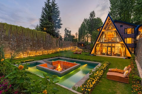 StayVista 9BR LuxuryRetreat Lawn&Firepit Srinagar