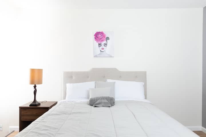 Impeccable Hollywood Studio - West Hollywood, CA