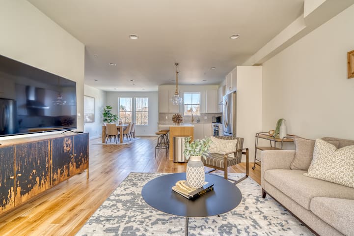 Family-Ready 3BR • Tabor Retreat • Sleeps 8