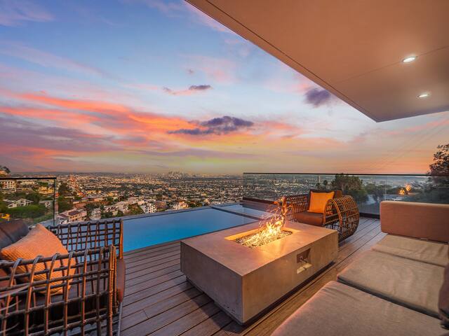 Luxury 3B-3B Heated Infinity Pool & Skyline Views! gallery image 5