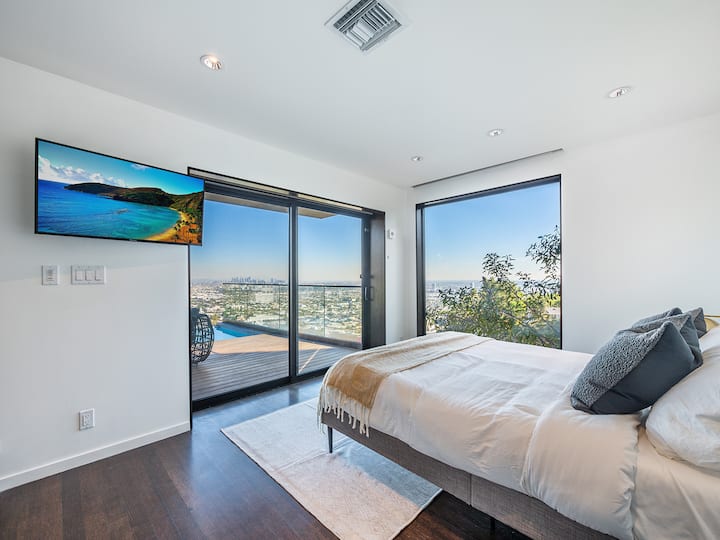 Обърнете внимание: килимът е премахнат.