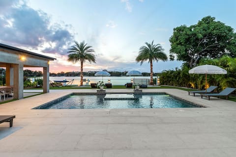 Star Villa | Opulent Waterfront Property