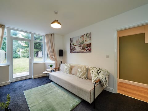 Popular Airbnb listing: B26-Contractors-Hs2|NEC|BHX guests in Yardley & Acocks Green