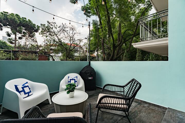 Elegant Polanco Retreat with Balcony and Workspace gallery image 2