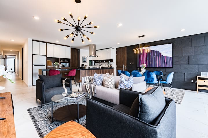 Elegant Polanco Retreat with Balcony and Workspace