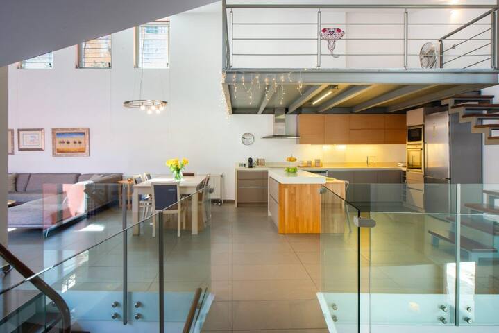 DesignStay in Plaka with Courtyard | by Acropolis gallery image 5