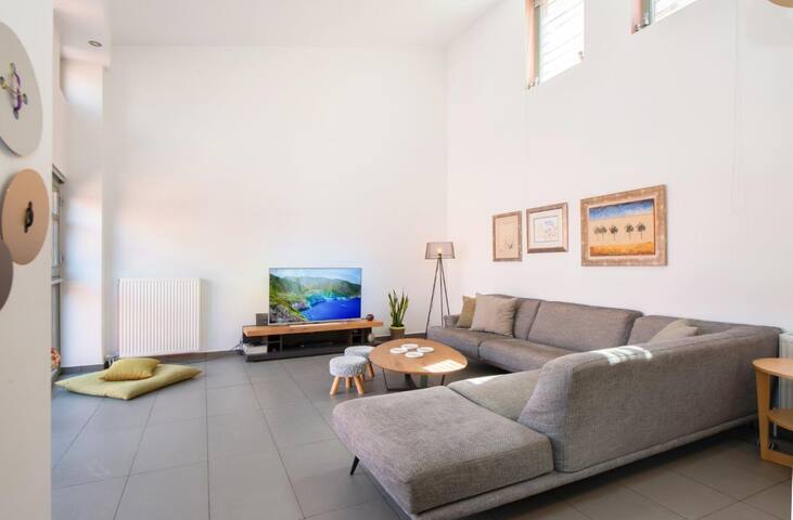 DesignStay in Plaka with Courtyard | by Acropolis gallery image 4