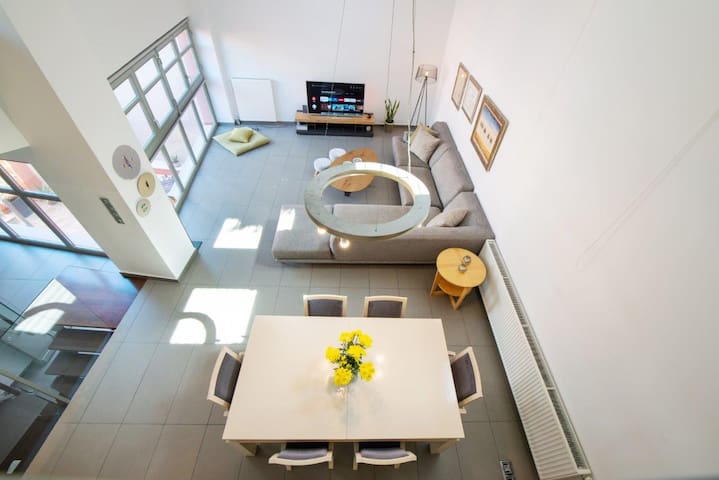 DesignStay in Plaka with Courtyard | by Acropolis gallery image 3