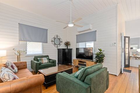 Successful Airbnb property: The Cottage on Cambridge - cozy CBD convenience in Rockhampton Regional