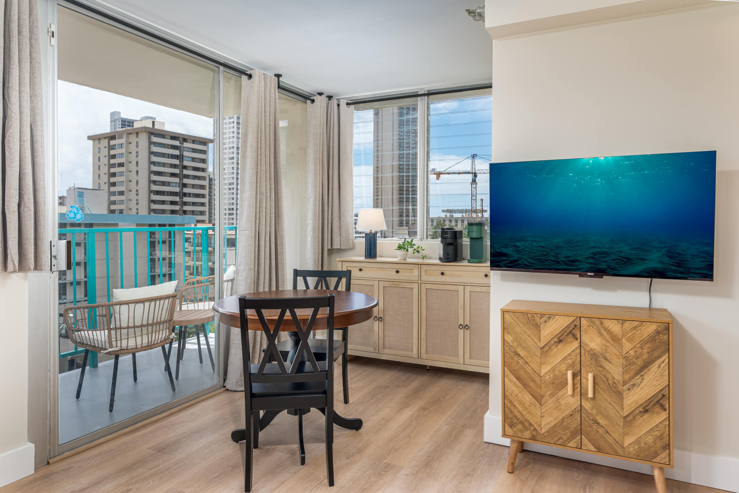 [New] Walk Score 95 | Mtn+City View | Kitchenette - Image 9