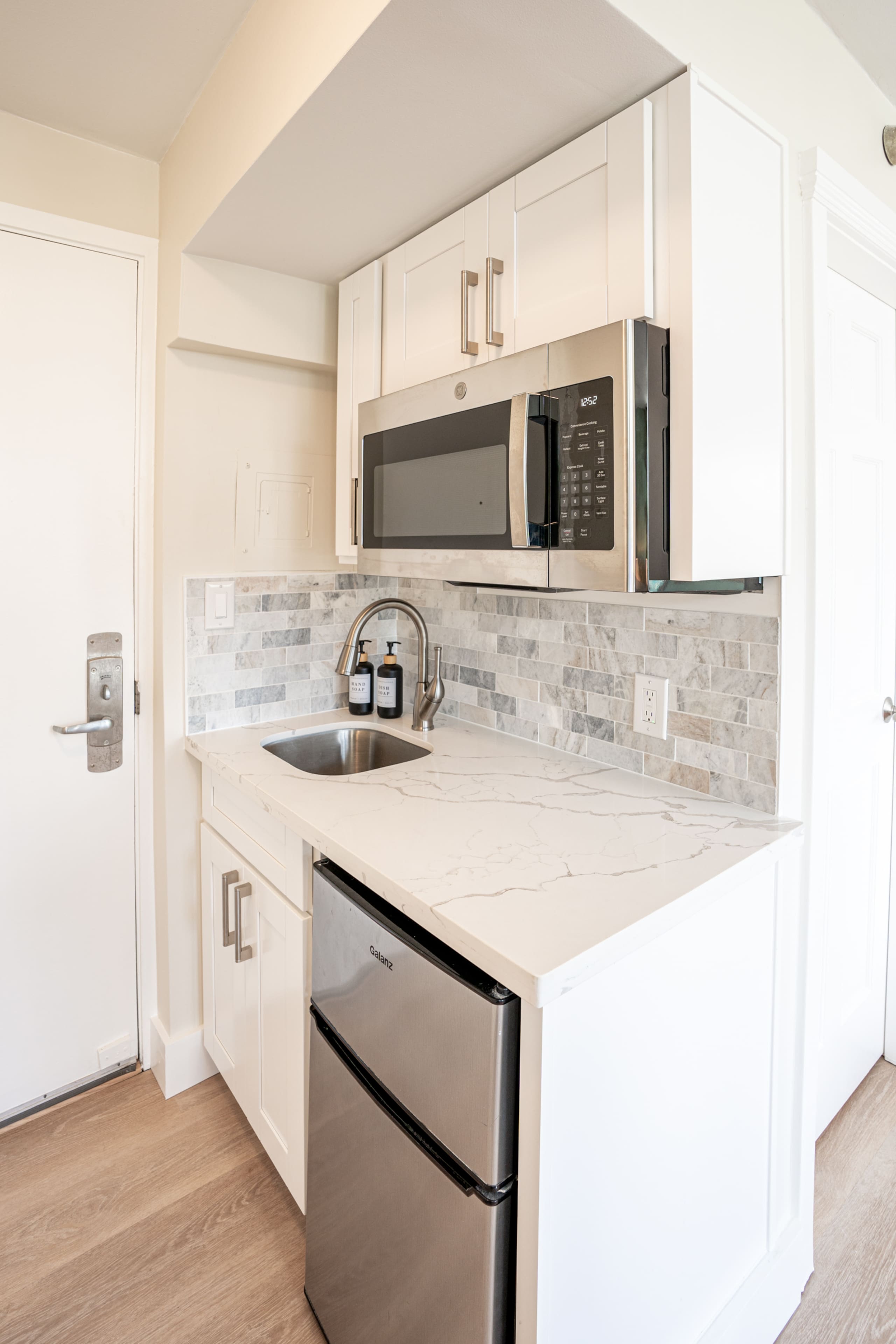 [New] Walk Score 95 | Mtn+City View | Kitchenette - Image 5