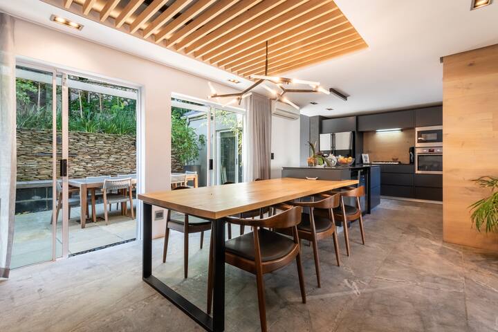 Camps Bay Beach Villa (2 min walk to beach) gallery image 5