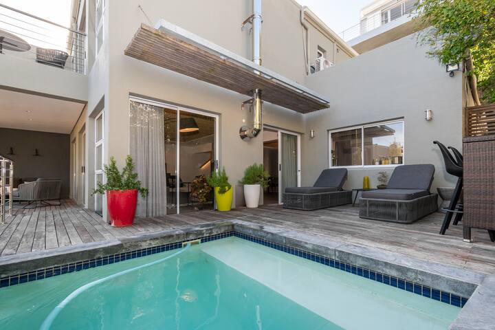 Camps Bay Beach Villa (2 min walk to beach) gallery image 3