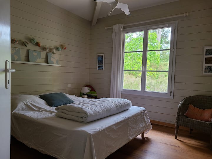 Брачен кревет (широк 150-179 см) со втора спална соба