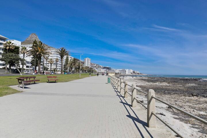 Gorgeous 3 bed apt in Sea Point gallery image 4