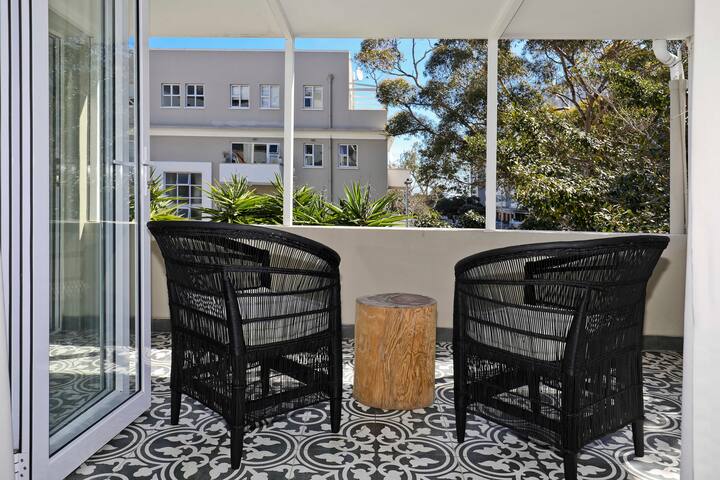 Gorgeous 3 bed apt in Sea Point gallery image 3