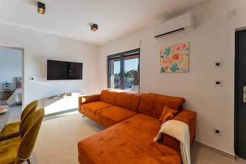 Top performing Airbnb: The Light On The Hill-Elegant serenity&heated pool in Općina Medulin