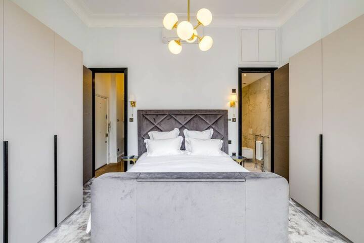 Stylish Little Venice Oasis w/ Private Park gallery image 4