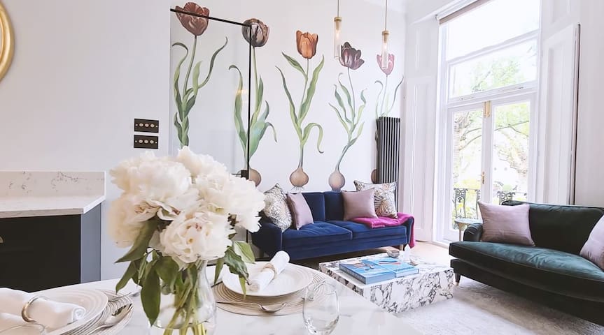 Stylish Little Venice Oasis w/ Private Park