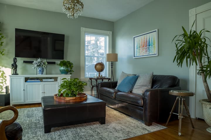 The Linden: Lovely Home & Host - Lynn, MA