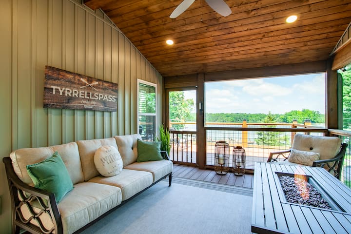 Lakefront Tyrrells Pass Home | Fort Loudoun