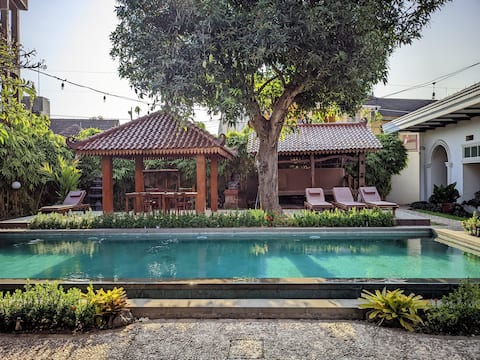 10 BR / 21 Bed Family Villa in Central Yogyakarta