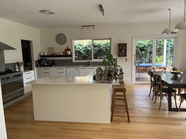 15 Markham Drive gallery image 2