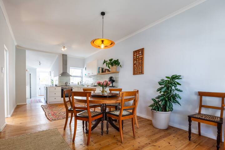 Cottage feel entire house 2 beds Sea Point gallery image 5