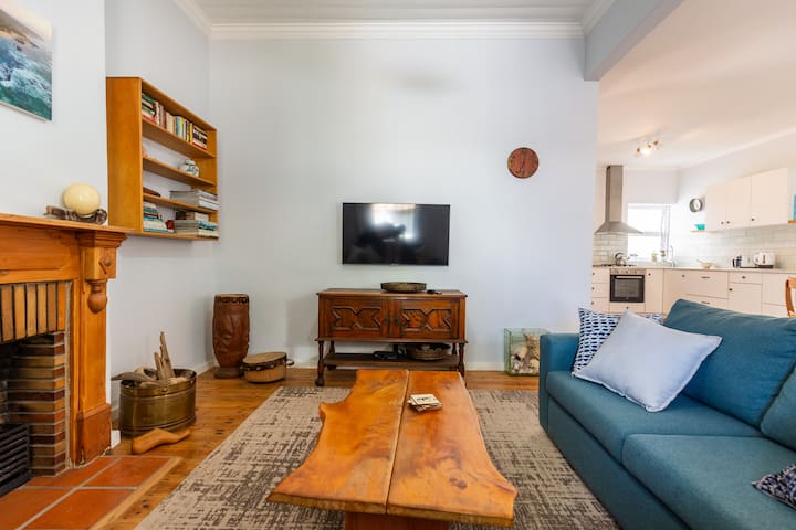 Cottage feel entire house 2 beds Sea Point gallery image 4