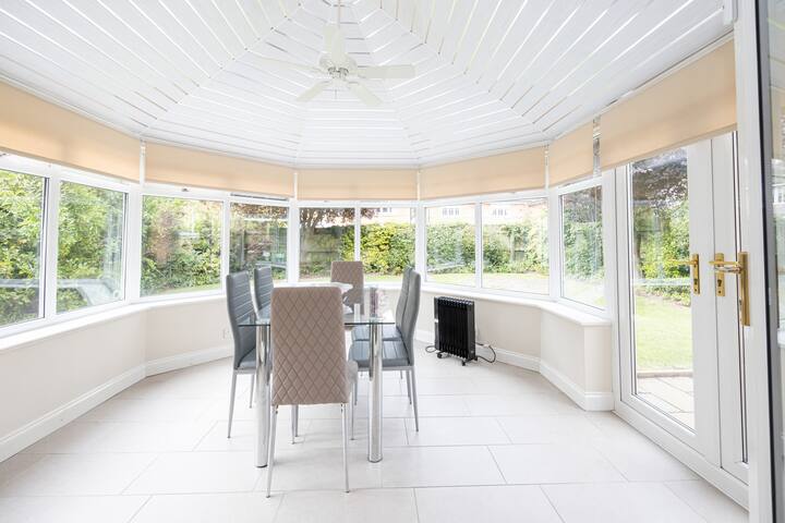 Modern Family Home in South Manchester/Stockport gallery image 2