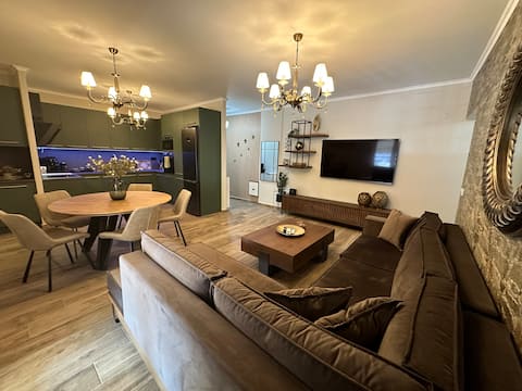 Elegance & Comfort in Drama