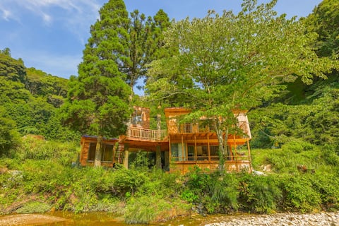 Hidden Gem next to beautiful waterfall & wildlife!