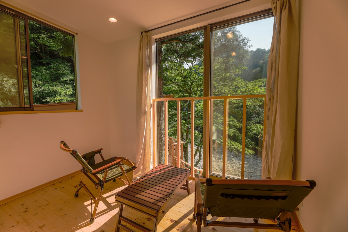 Куќа на дрво на 2 кат