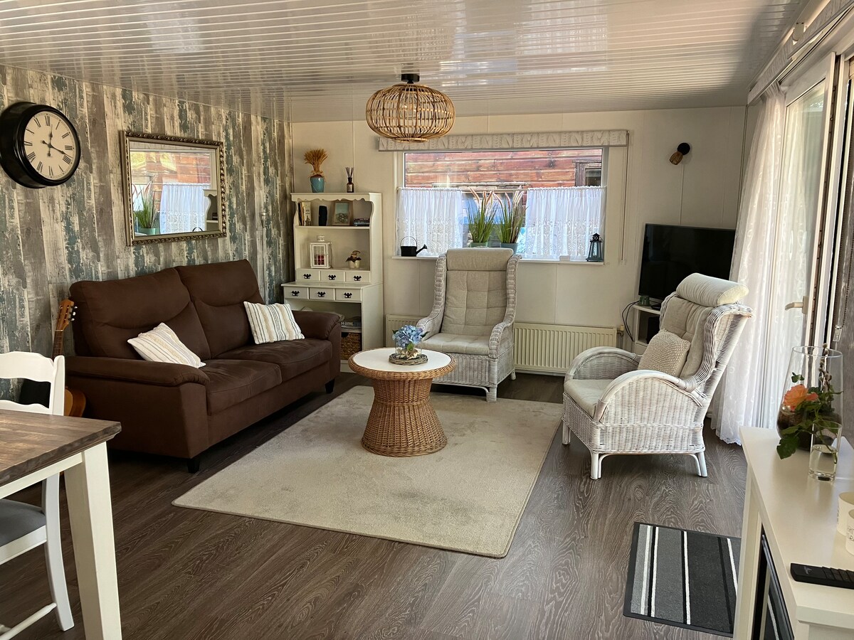 Top Airbnb: Campanula 165 in Sint Maartensvlotbrug West