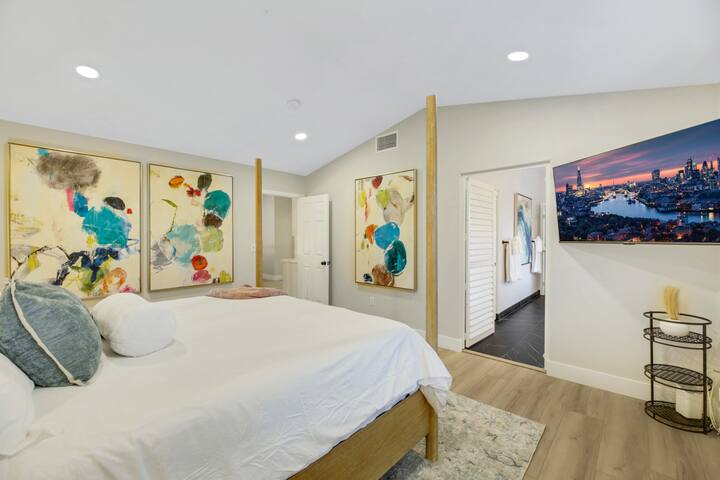 The Blue Lagoon: Style & Comfort gallery image 5