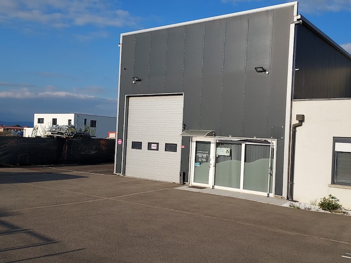 Local Professionnel De 150 M² - Cernay