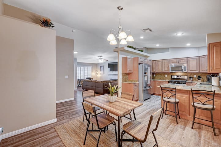 Cozy Getaway w/ King Bed, BBQ & Spacious Backyard